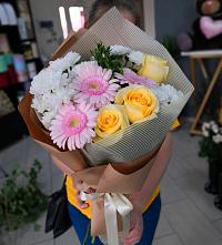 Букет цветов из:  Герберы, Розы и Хризантемы в Константиновский