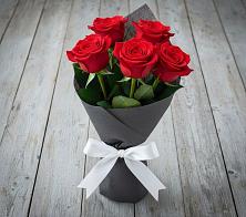 Букет 5 Красных роз Эдлесс Лав в Константиновский