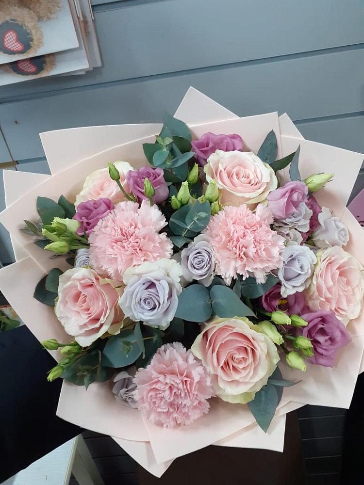 Букет цветов из: Розы, Гвоздики и Лизиантусы в Константиновский