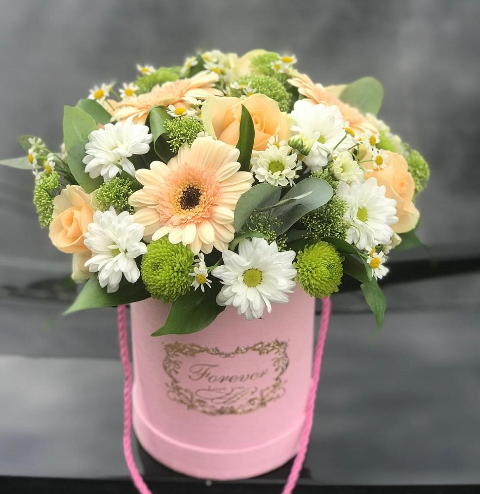 Цветочная композиция из Розы, Герберы и Хризантемы в шляпной коробке в Константиновский