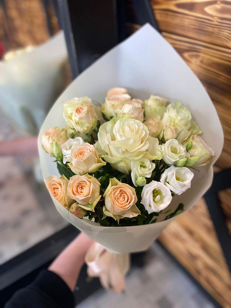 Букет цветов из: Розы и Лизиантусы в Константиновский